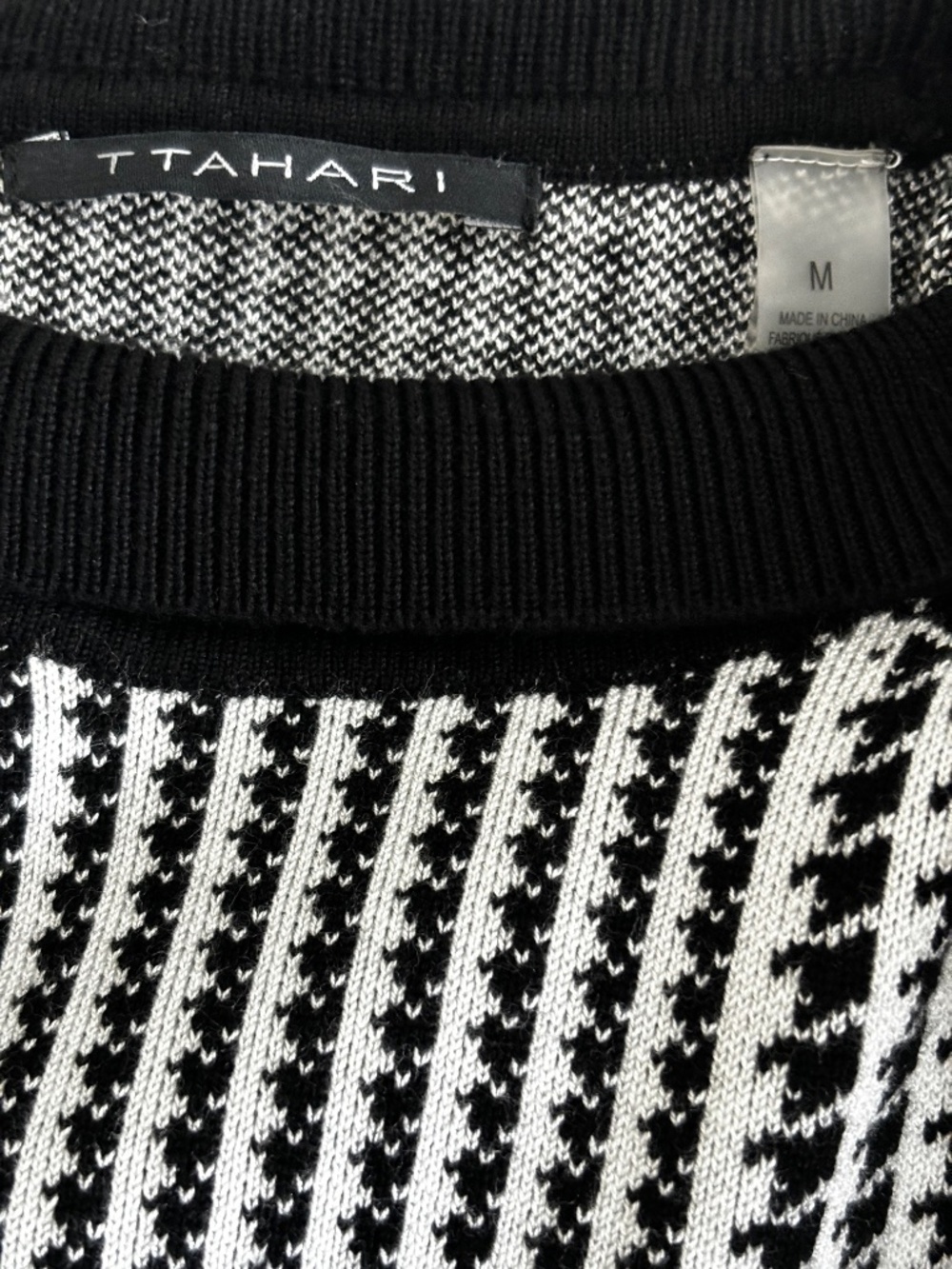T Tahari Mock Turtleneck - Black & White Houndstooth Size M - Picture 7 of 9